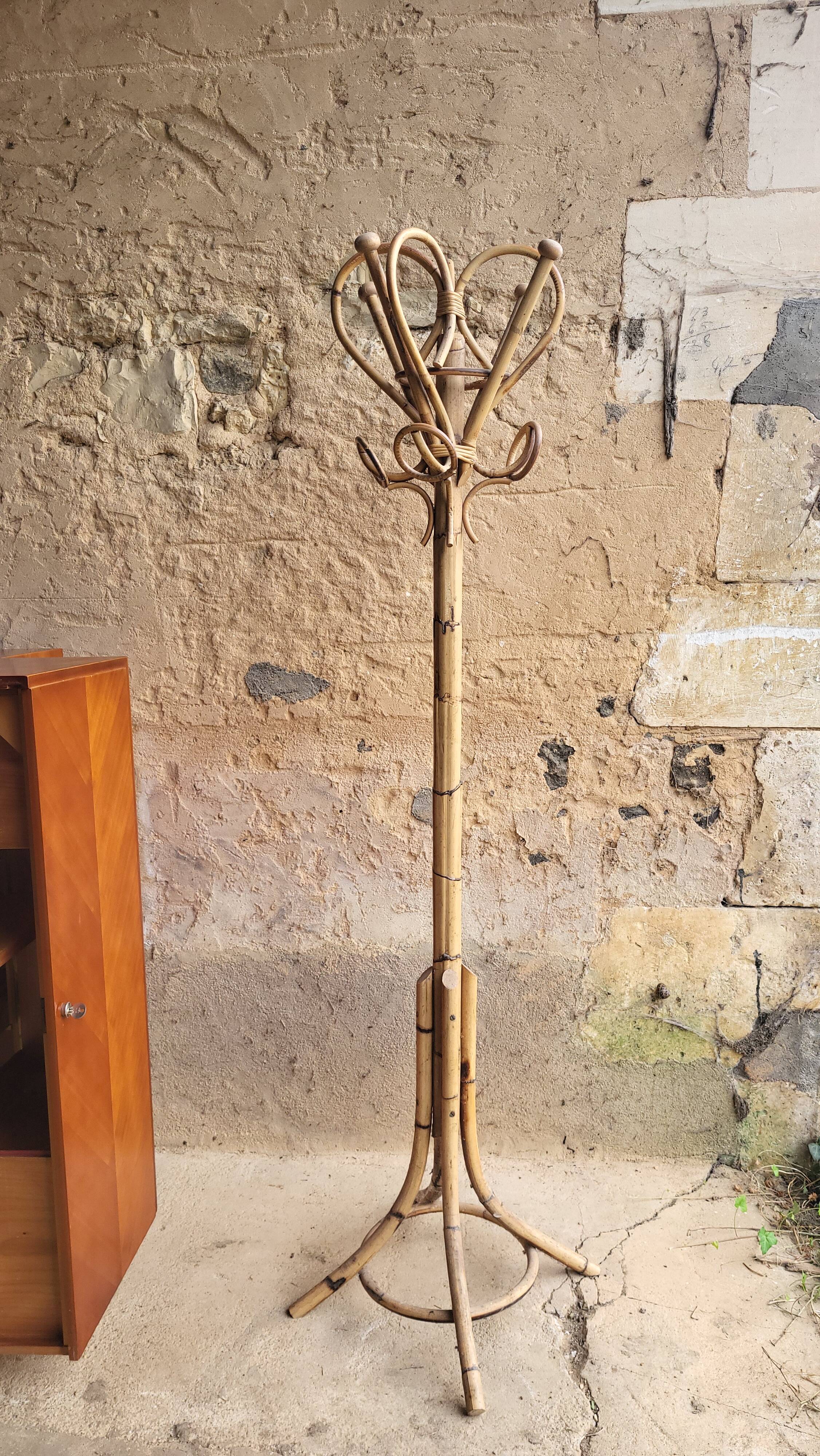 Porte manteaux perroquet en rotin