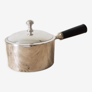 Silver sauce jar with handle