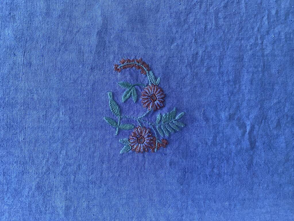 Vintage hand-embroidered tablecloth, floral patterns - Ocean blue - Linen - 160x155 cm
