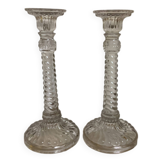 Paire d’anciens bougeoirs verre moulé