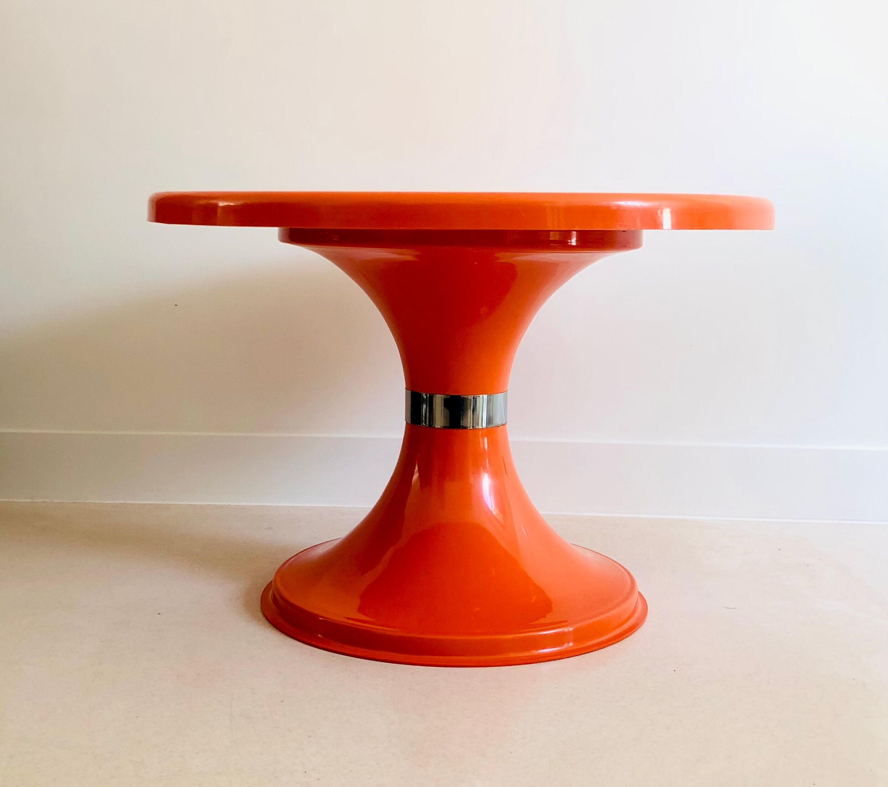 Orange round coffee table, Italy 60s