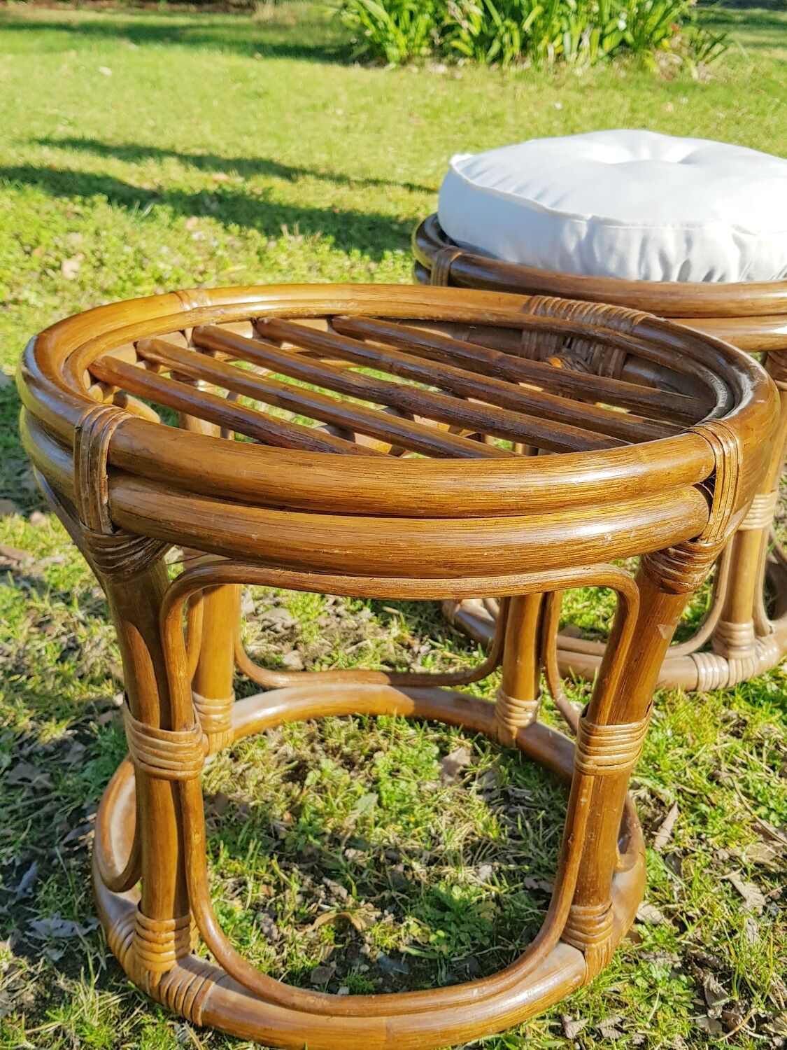 Set 2 rattan stools