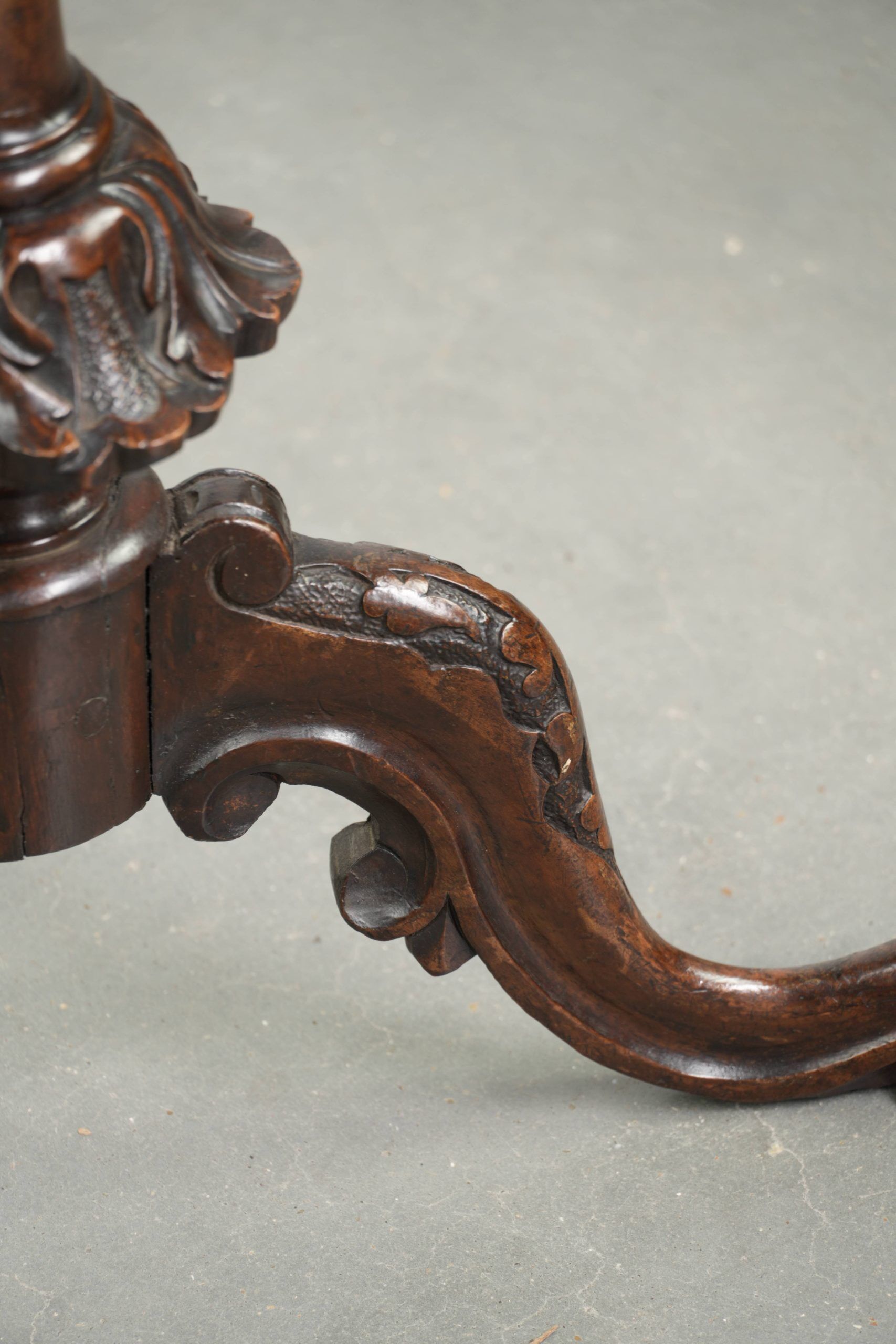 Round antique side table / wine table with rich carvings