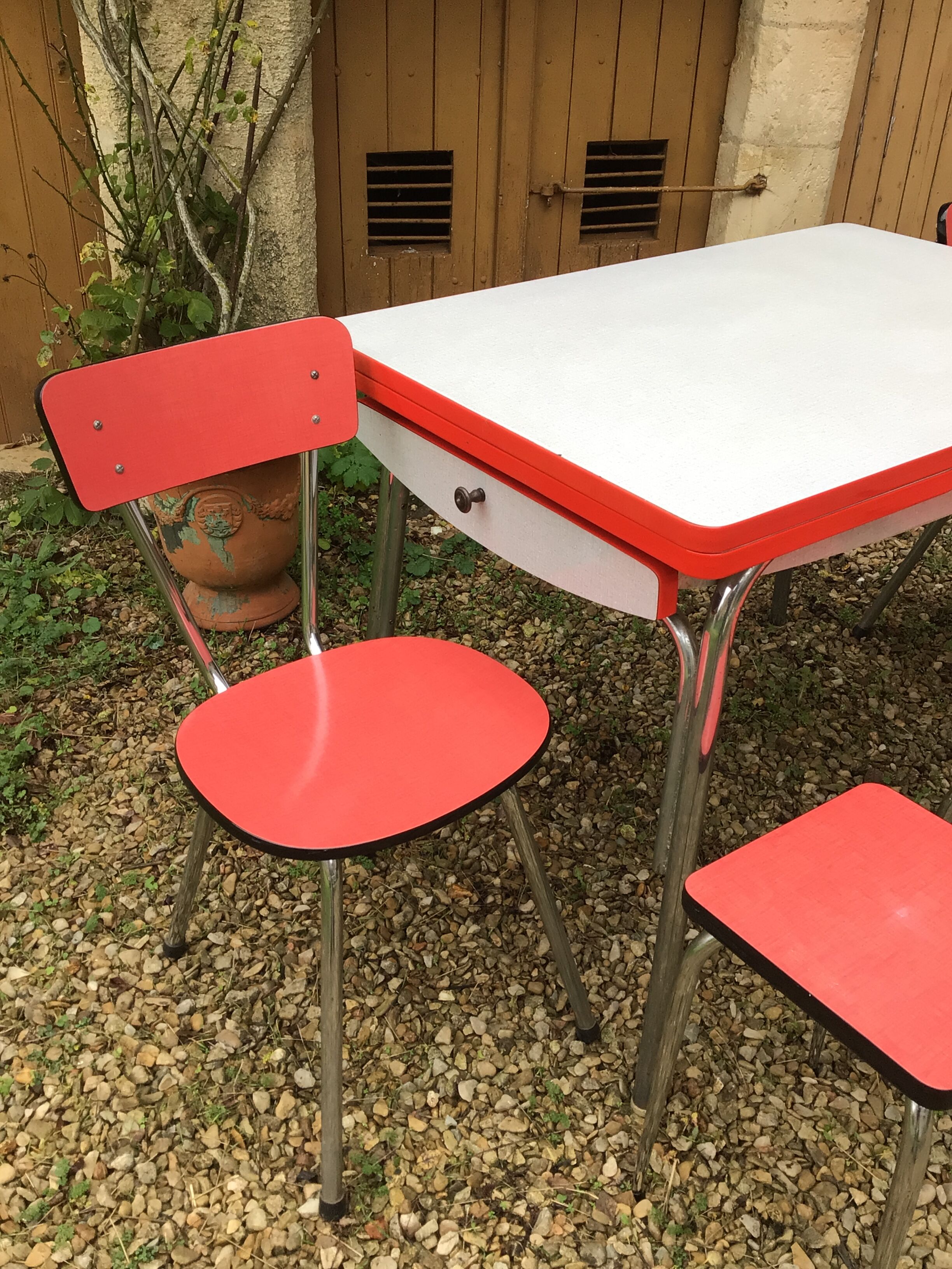 Set Table & Chairs & Kitchen Stools in Formica