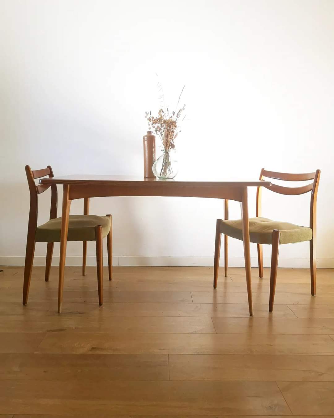 Vintage bistro table laminate tray