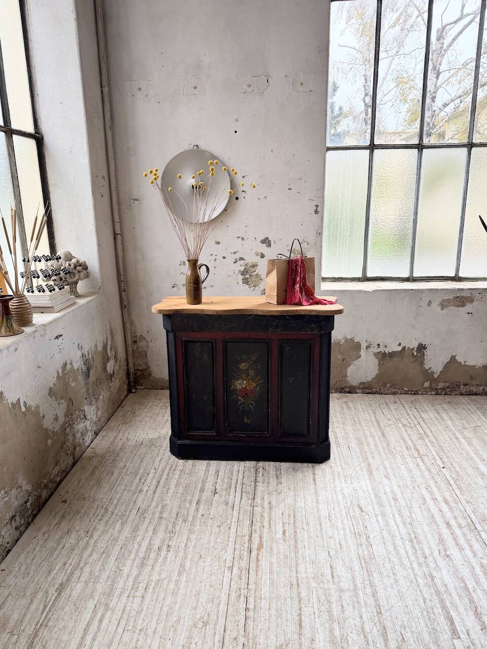 Floral 1920s trading counter