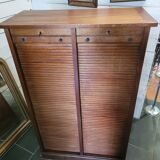 Double curtain binder in blond mahogany