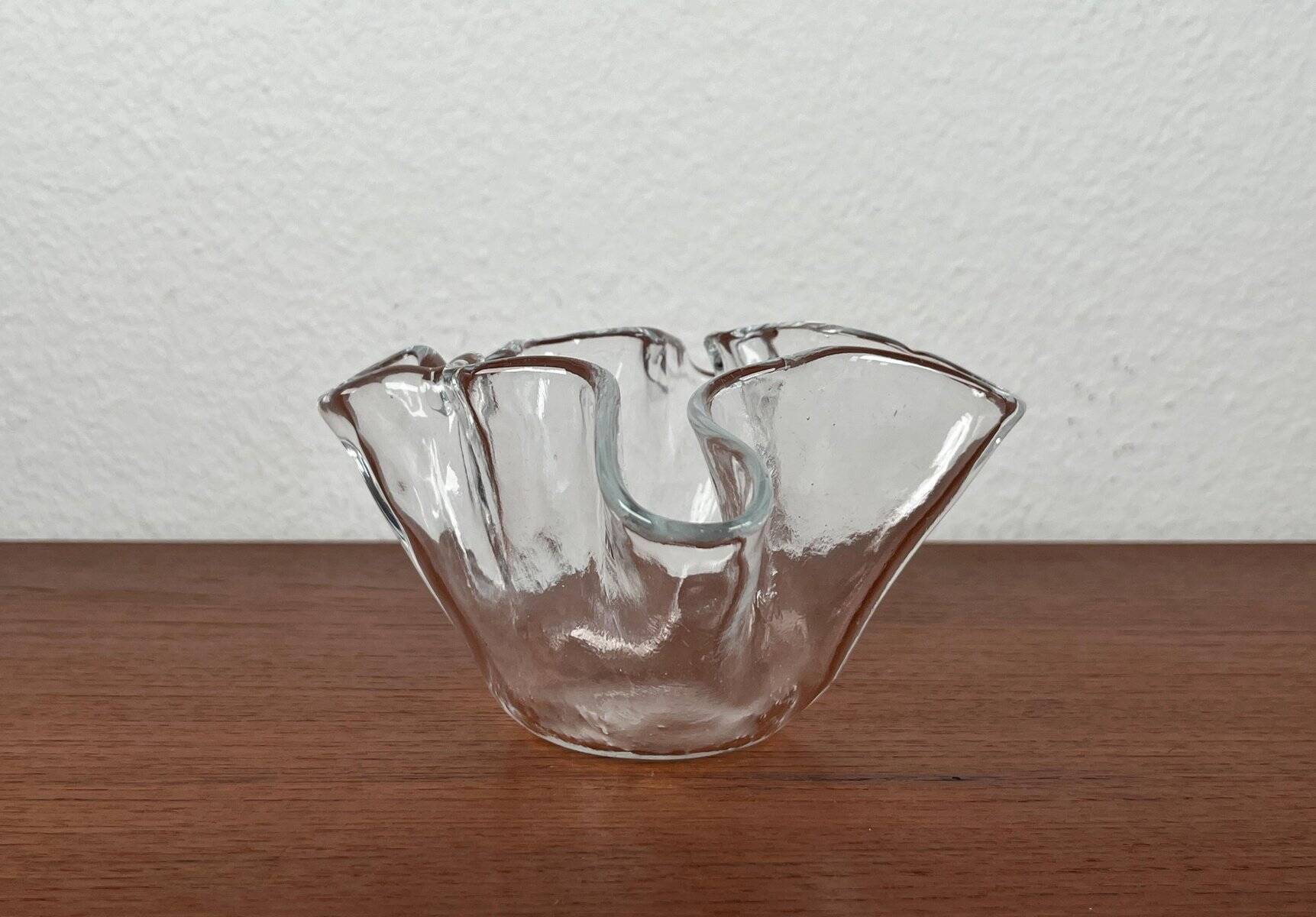 Vintage Scandinavian art glass bowl by Magnor, 1970s.
