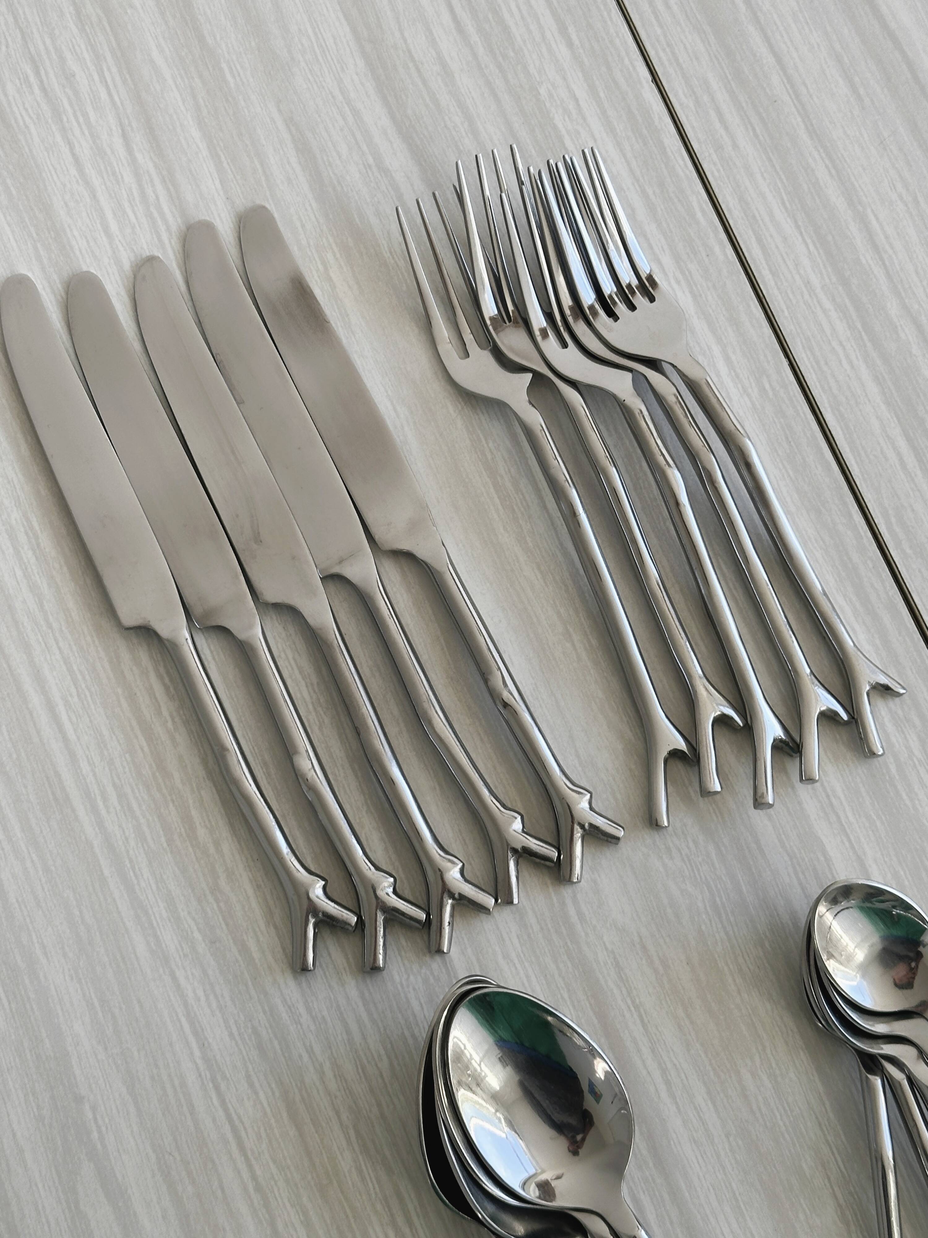 Set of 20 shiny silver metal cutlery
