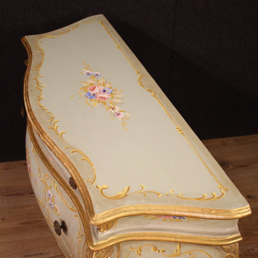 Commode vénitienne laquée, peinte et dorée du XXe siècle