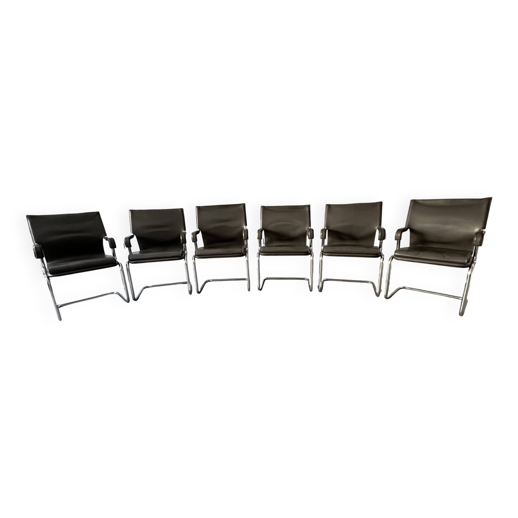 Set of 6 Uno chairs in grey leather on tubular chrome cantilevered frames