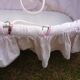 Couffin vintage en osier et rotin avec matelas et garnitures