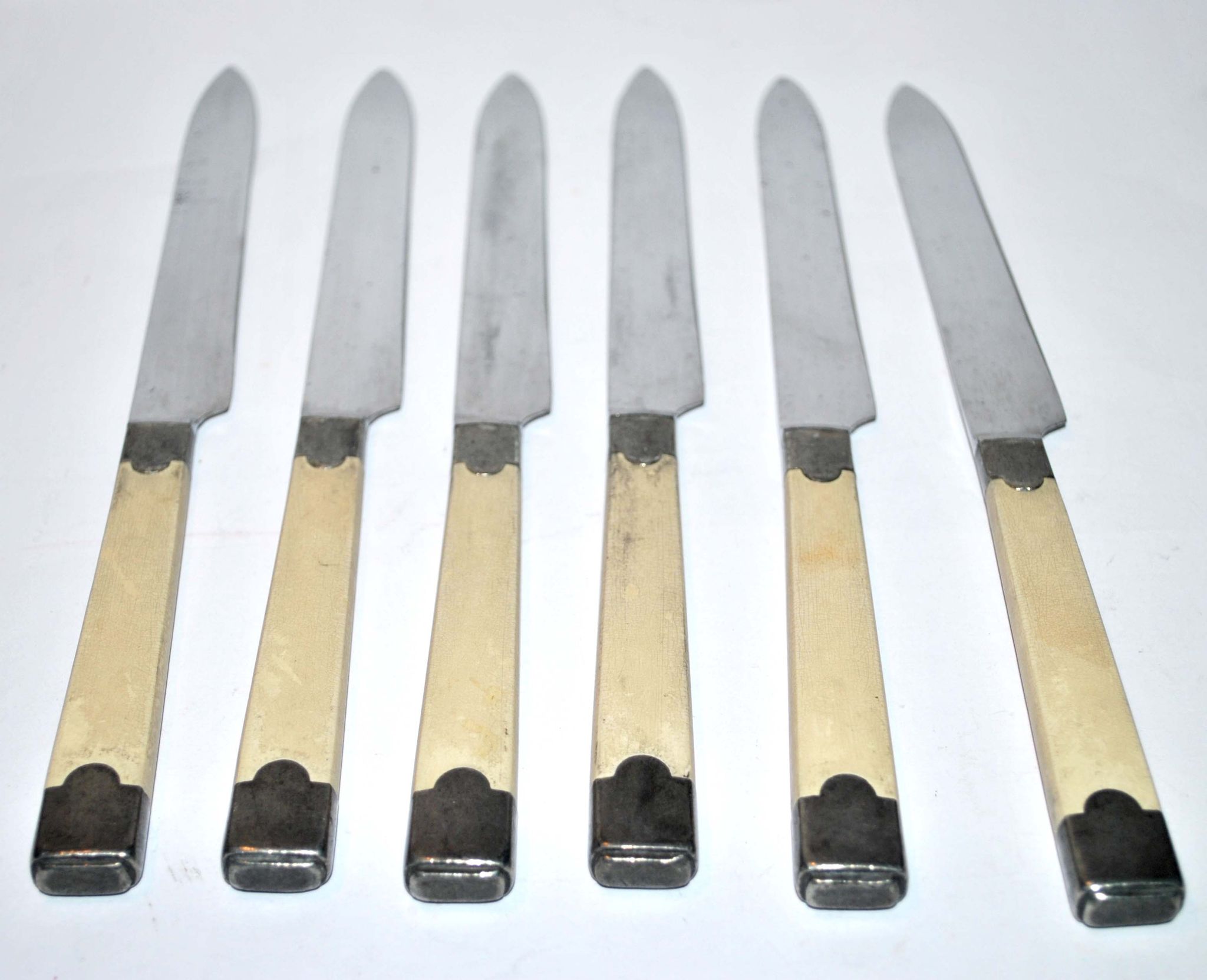 Series of 6 retro table knives in steel and ivory cracked lacquer 1940