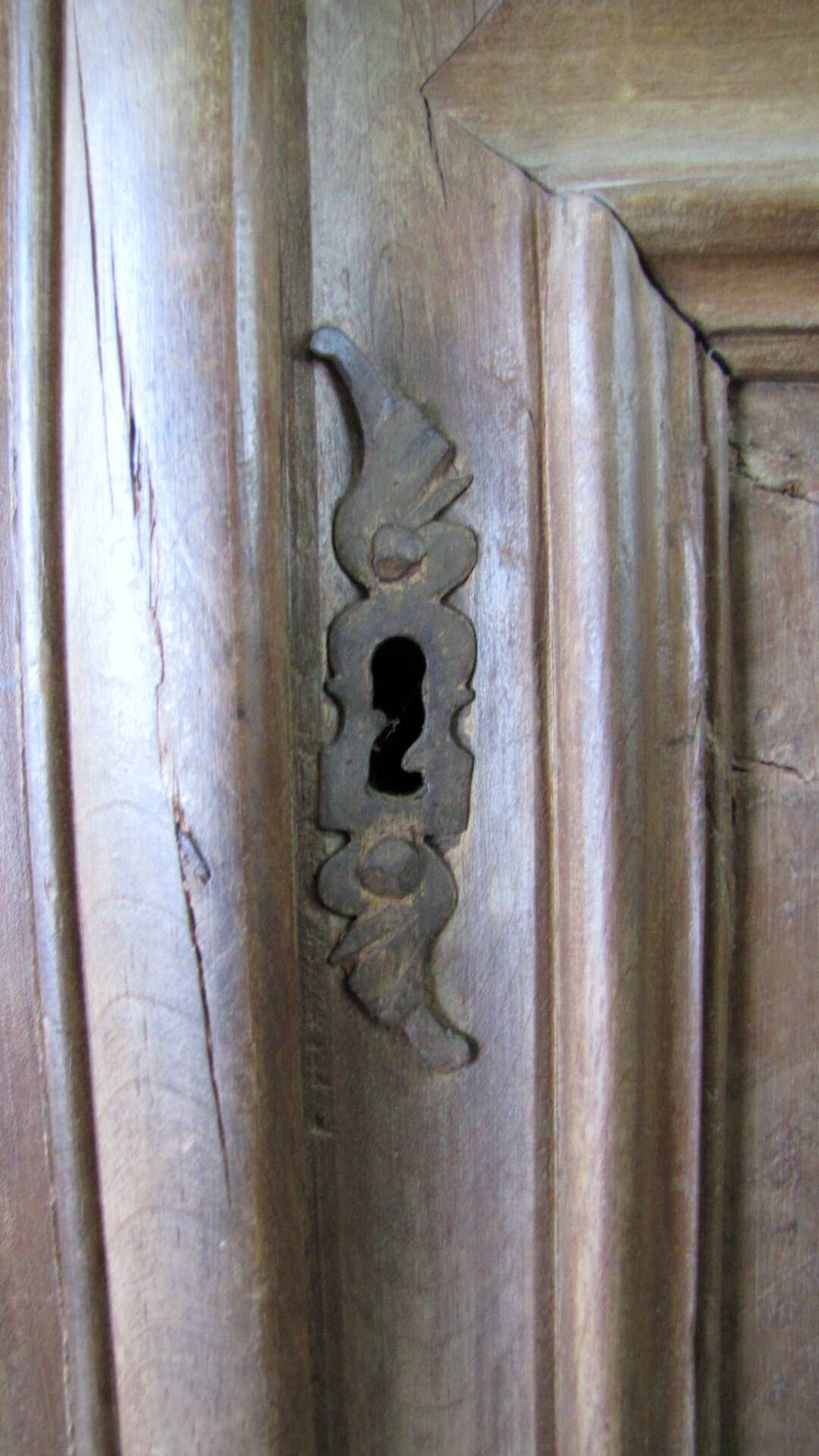 Antique baroque cabinet in solid oak