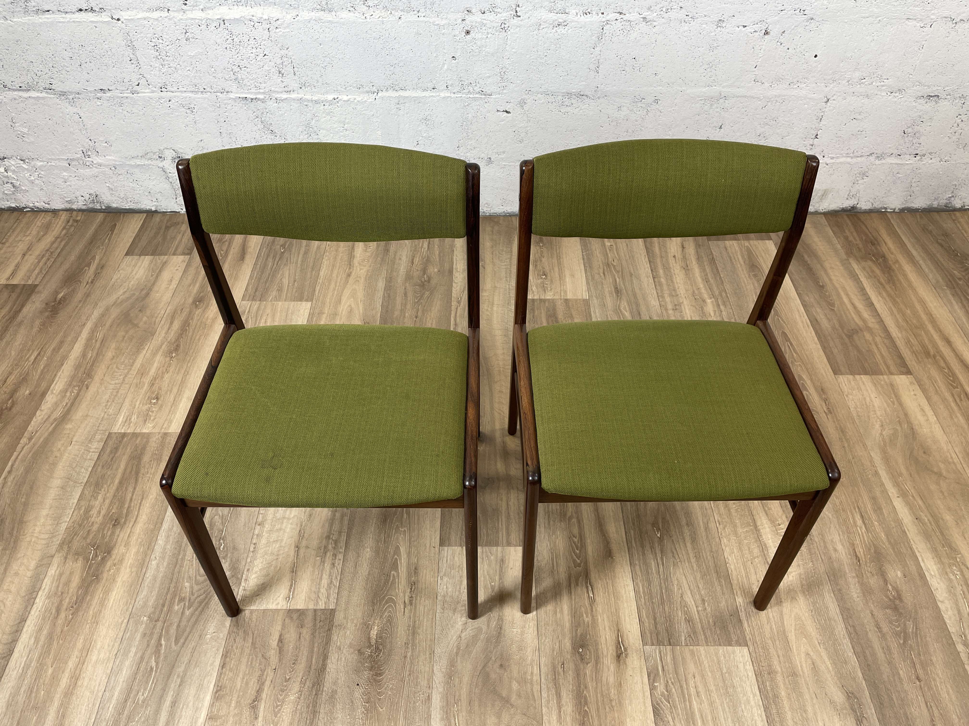 Set of 6 dining chairs in rosewood and green fabric signed T.S.M, 60s