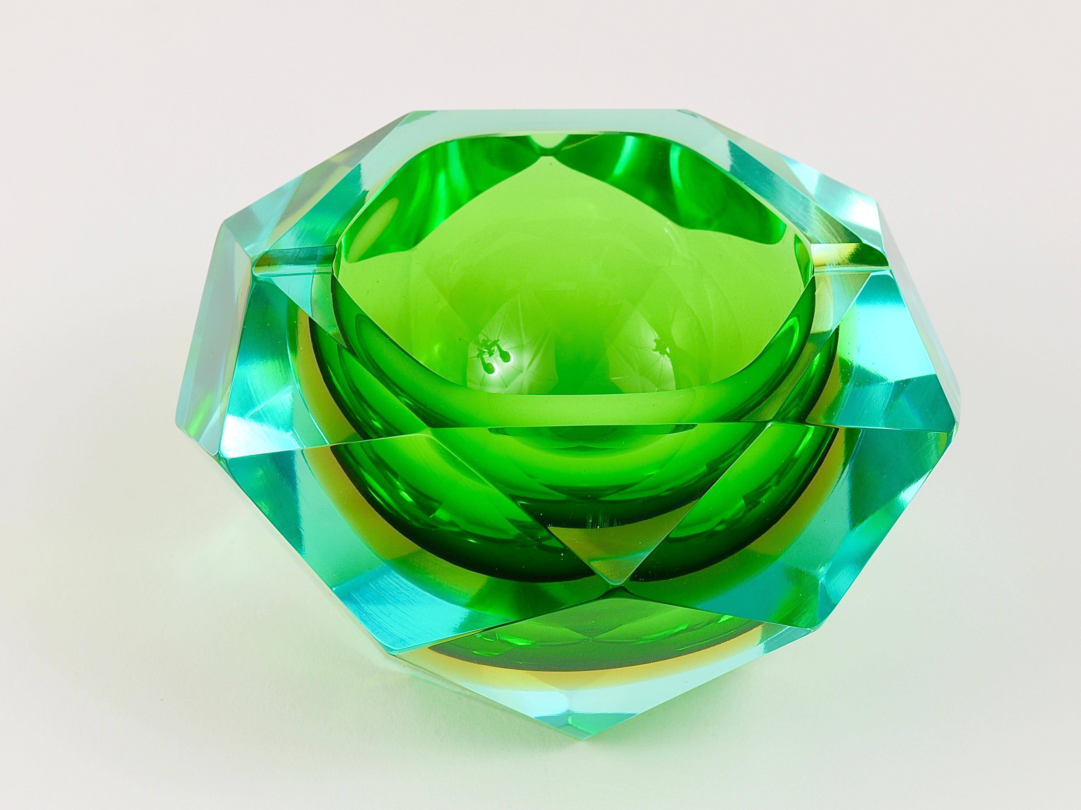 Faceted diamond ashtray in colour from the 1960s by Flavio Poli for Seguso, Murano, Italy.