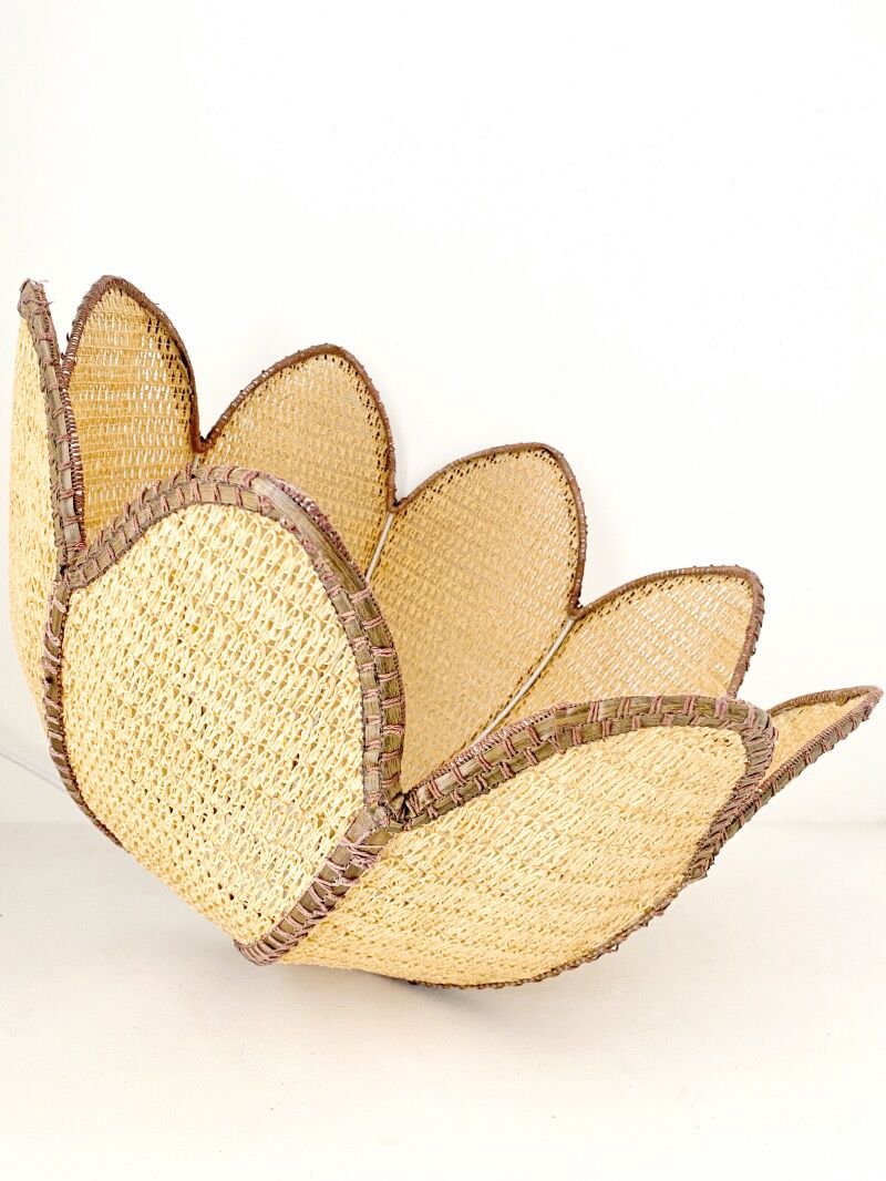 Suspension flower in rabane