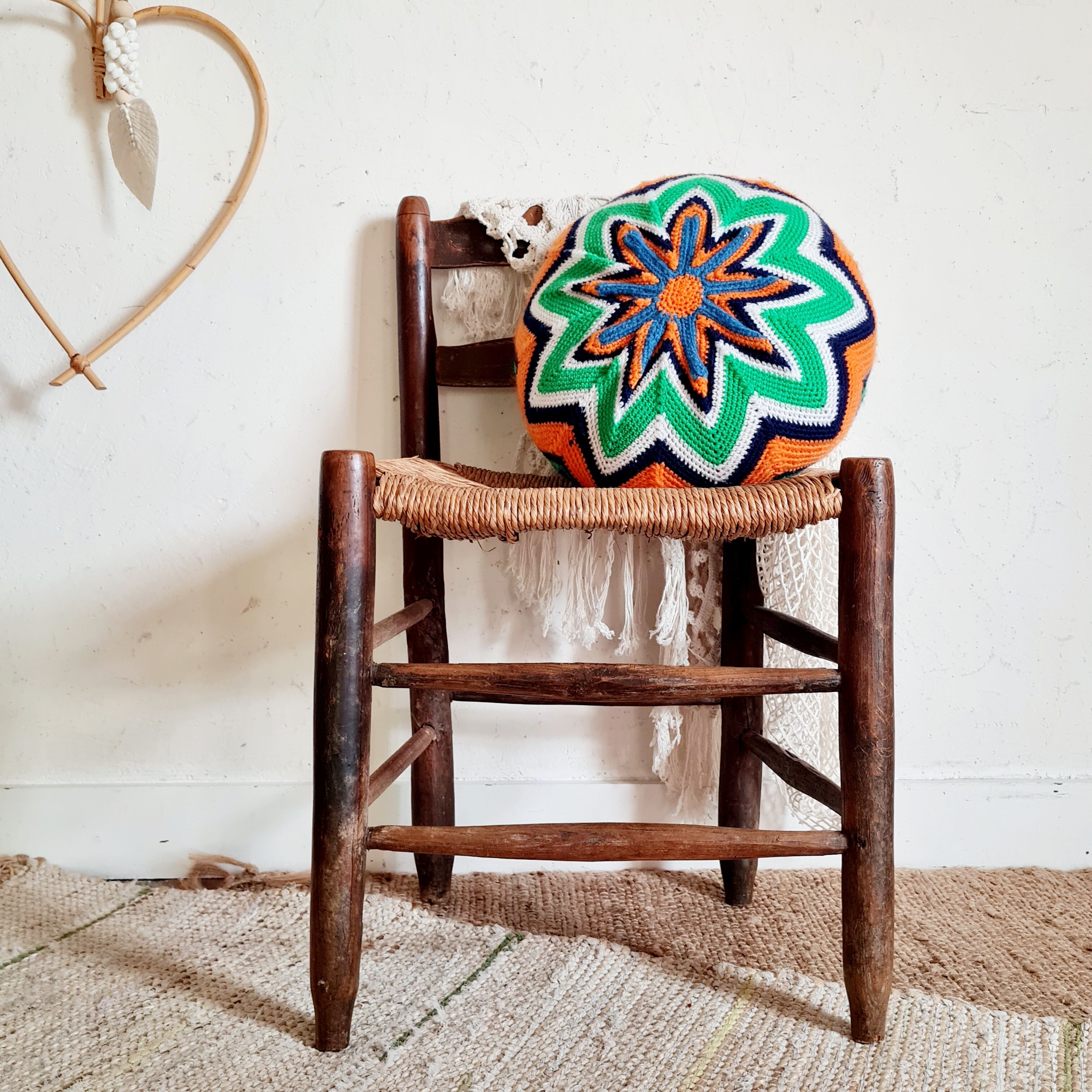 Round cushion hook wool