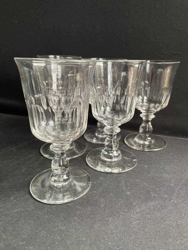 6 White wine glasses – Cut crystal