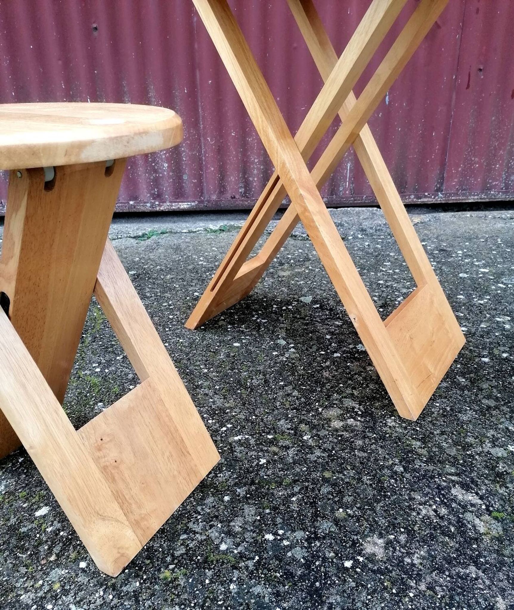 Lot table and folding stools Suzy by Adrian Reed.