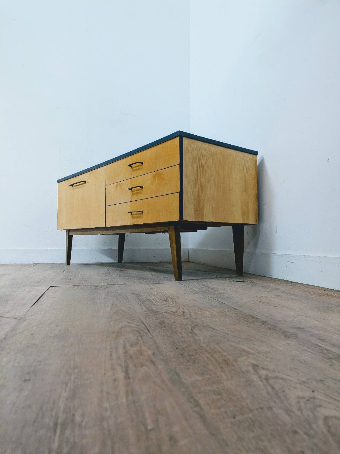 Enfilade meuble télé vintage en bois et bleu