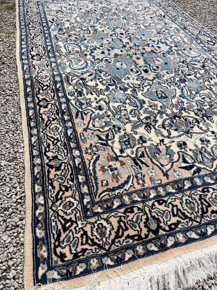 Grand tapis persan