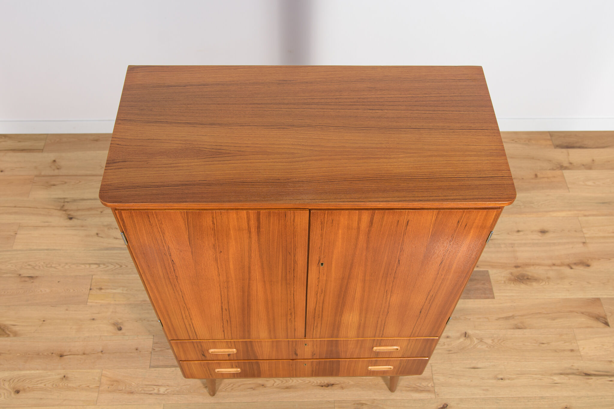 Armoire en teck du milieu du siècle, années 1970