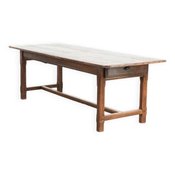 Antique oak dining table from the 18th century for 6 to 8 people