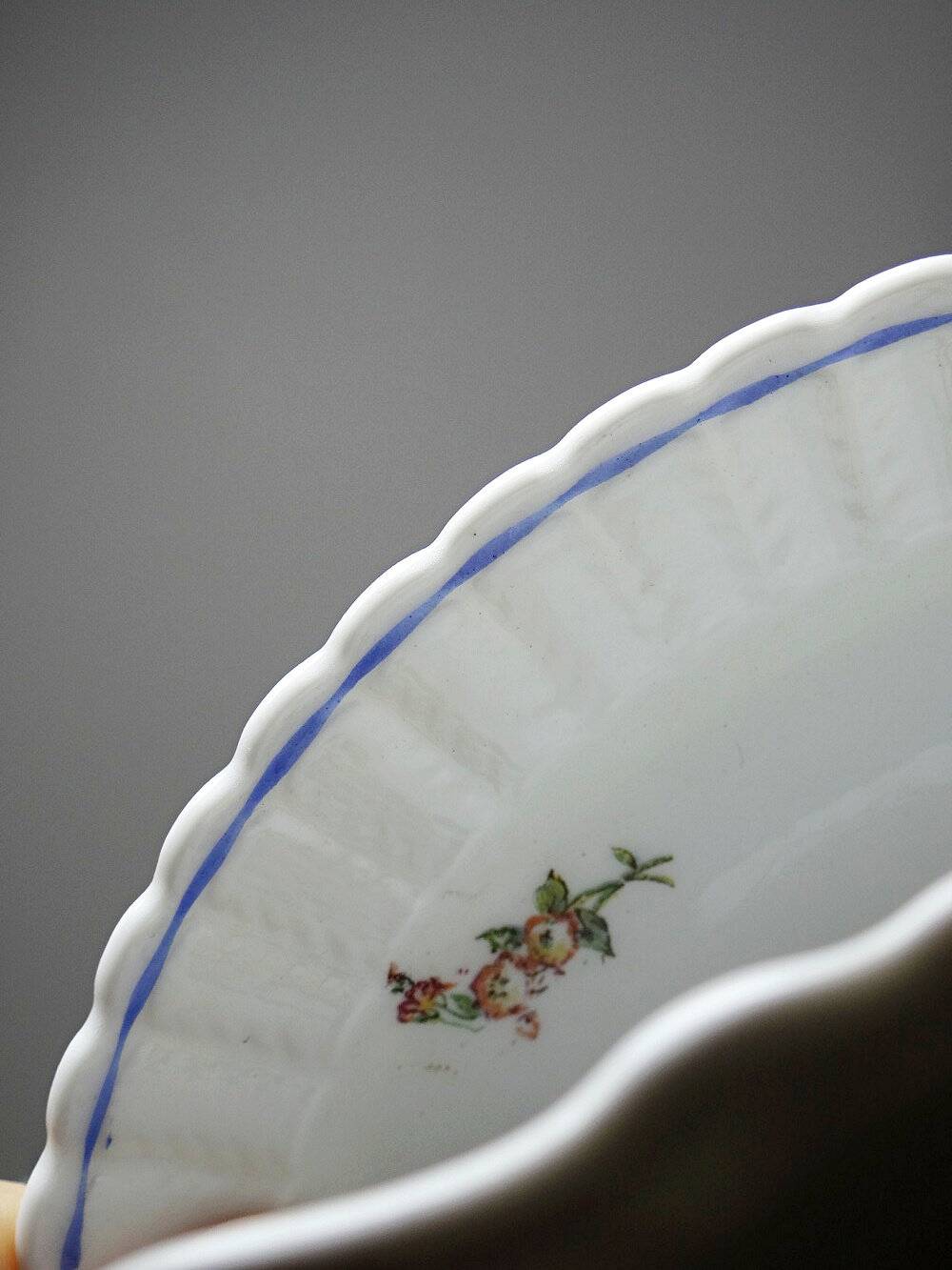 Bernardaud sauceboat Limoges porcelain with floral decoration from the 1920s to 1950s.
