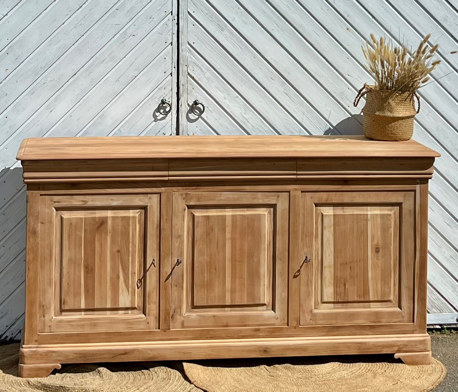 Enfilade / antique buffet in solid raw wood with 3 drawers.
