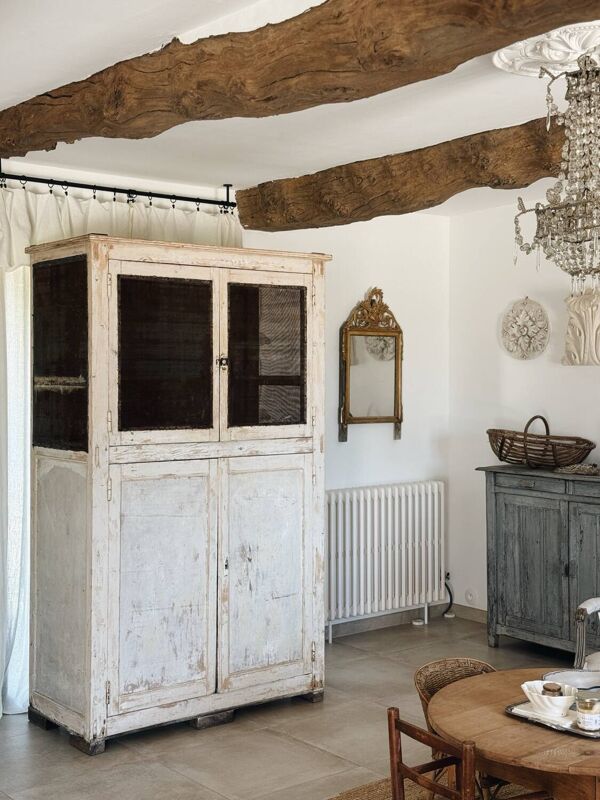 Buffet, vaisselier en bois patiné écru