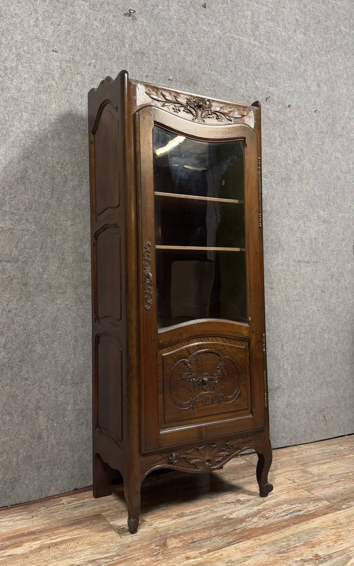 Louis XV style Provencal bonnetière in solid oak circa 1900