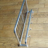 Coat rack style luggage rack