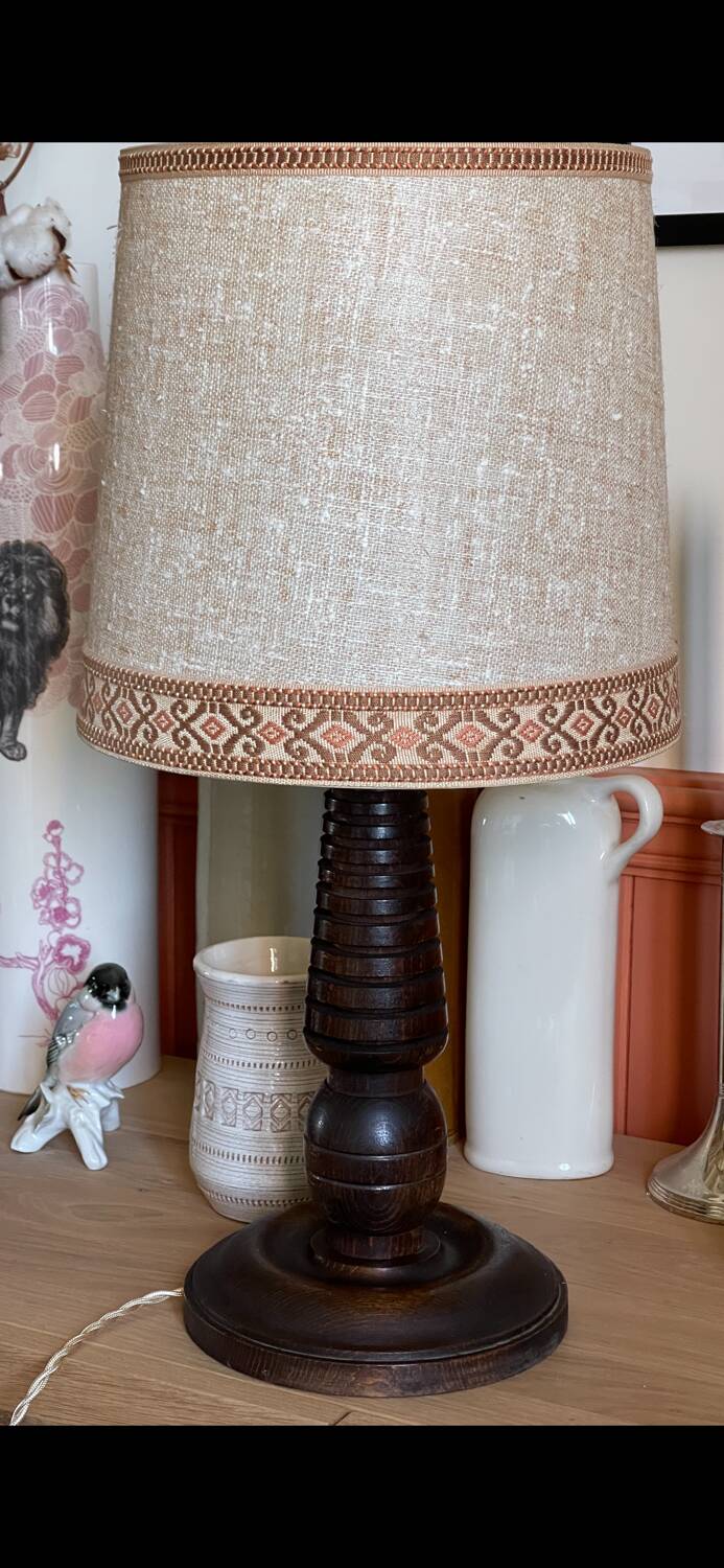 Turned wooden lamp bintahe
