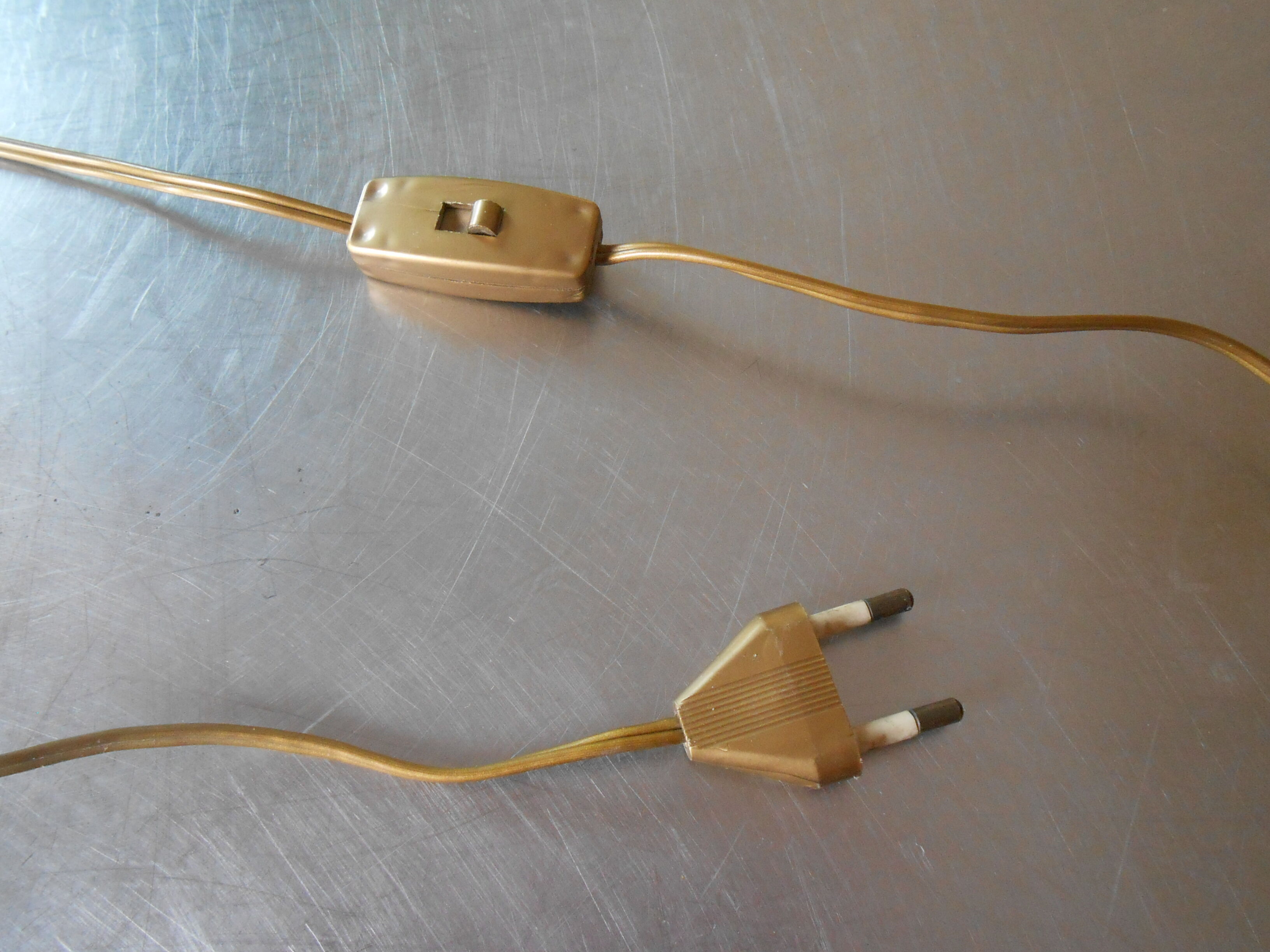 Ceramic body lamp with handles