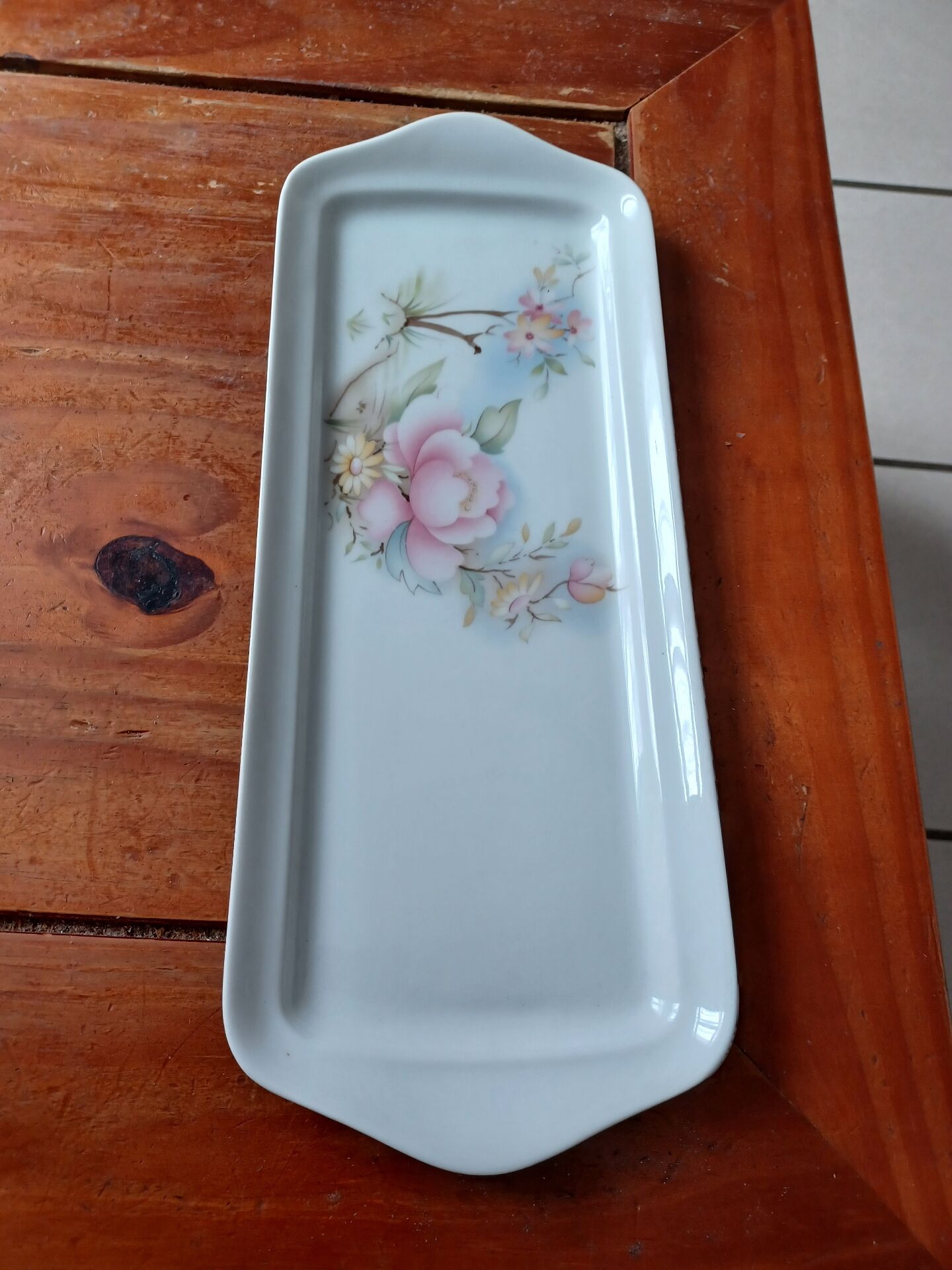 Porcelain cake dish the swallow