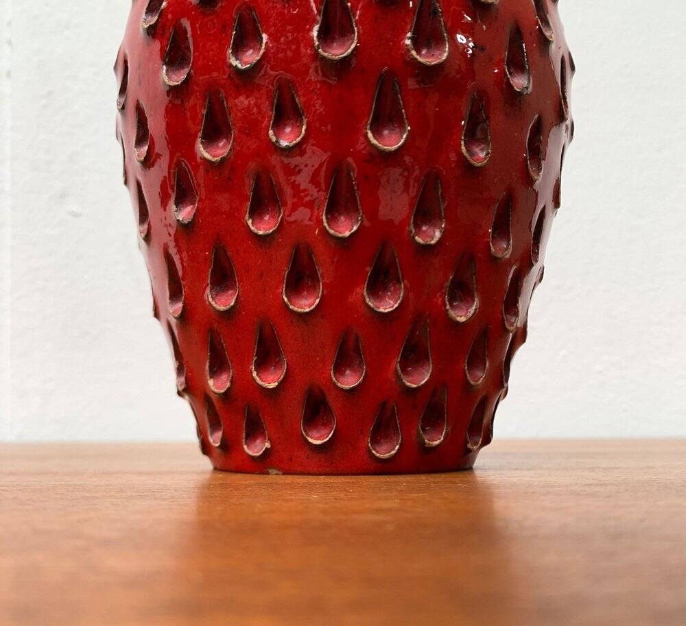 Strawberry ceramic vase from the mid-century by Fratelli Fanciullacci for Bitossi, 1960s.