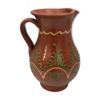 Vintage pitcher in glazed terracotta and polychrome décor