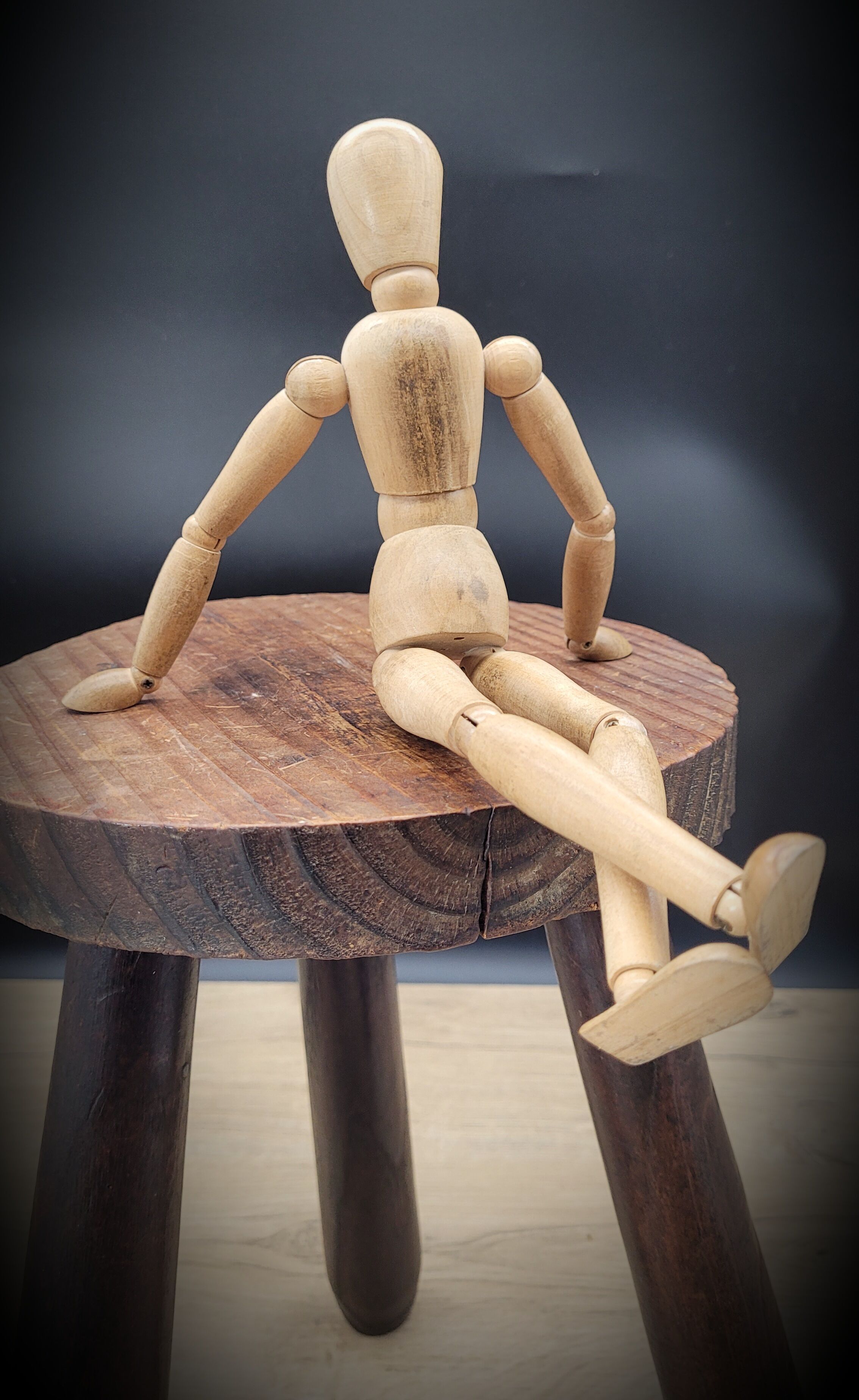 Low stool tripod feet pencil