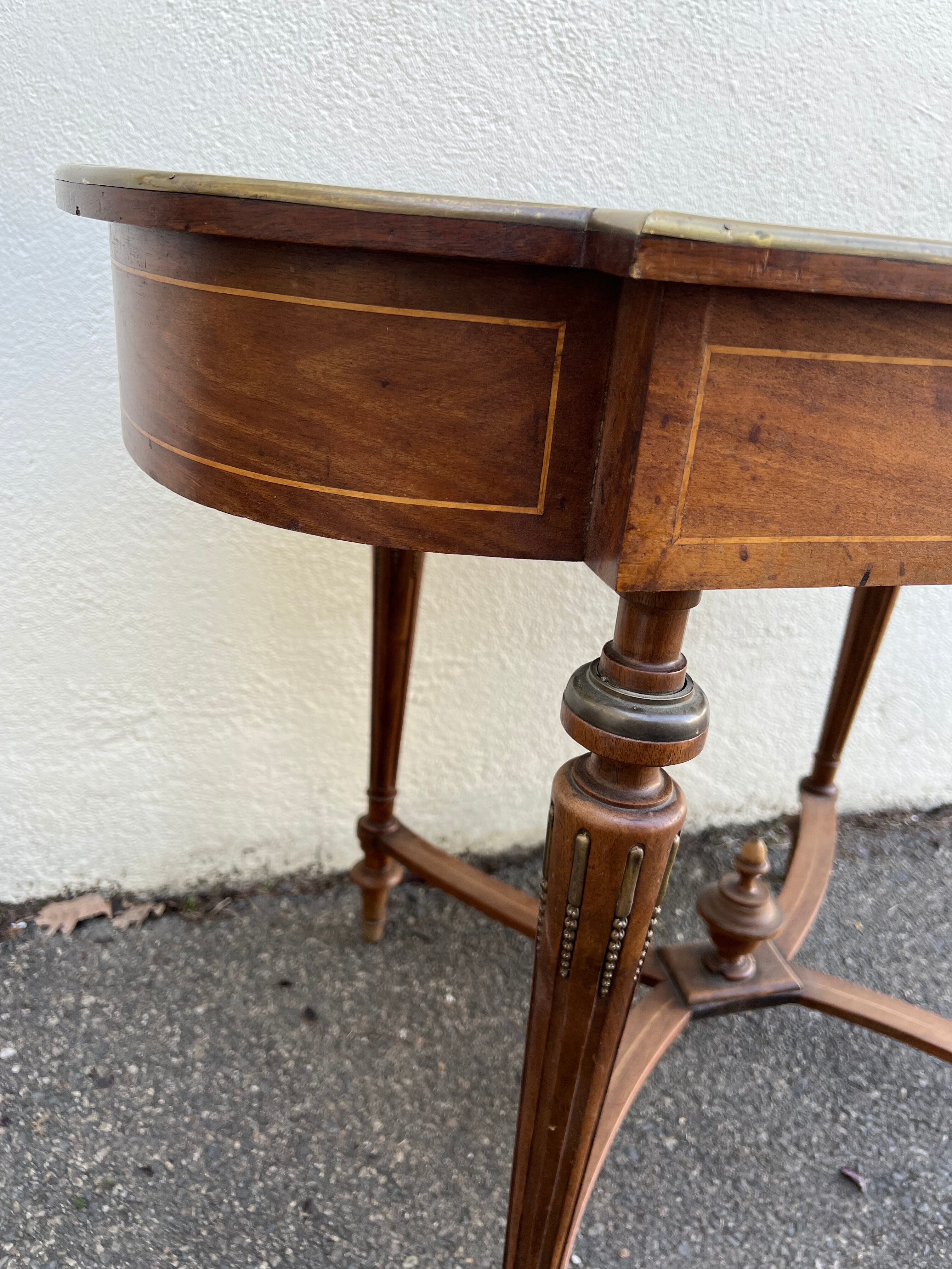 Bureau style Louis XVI