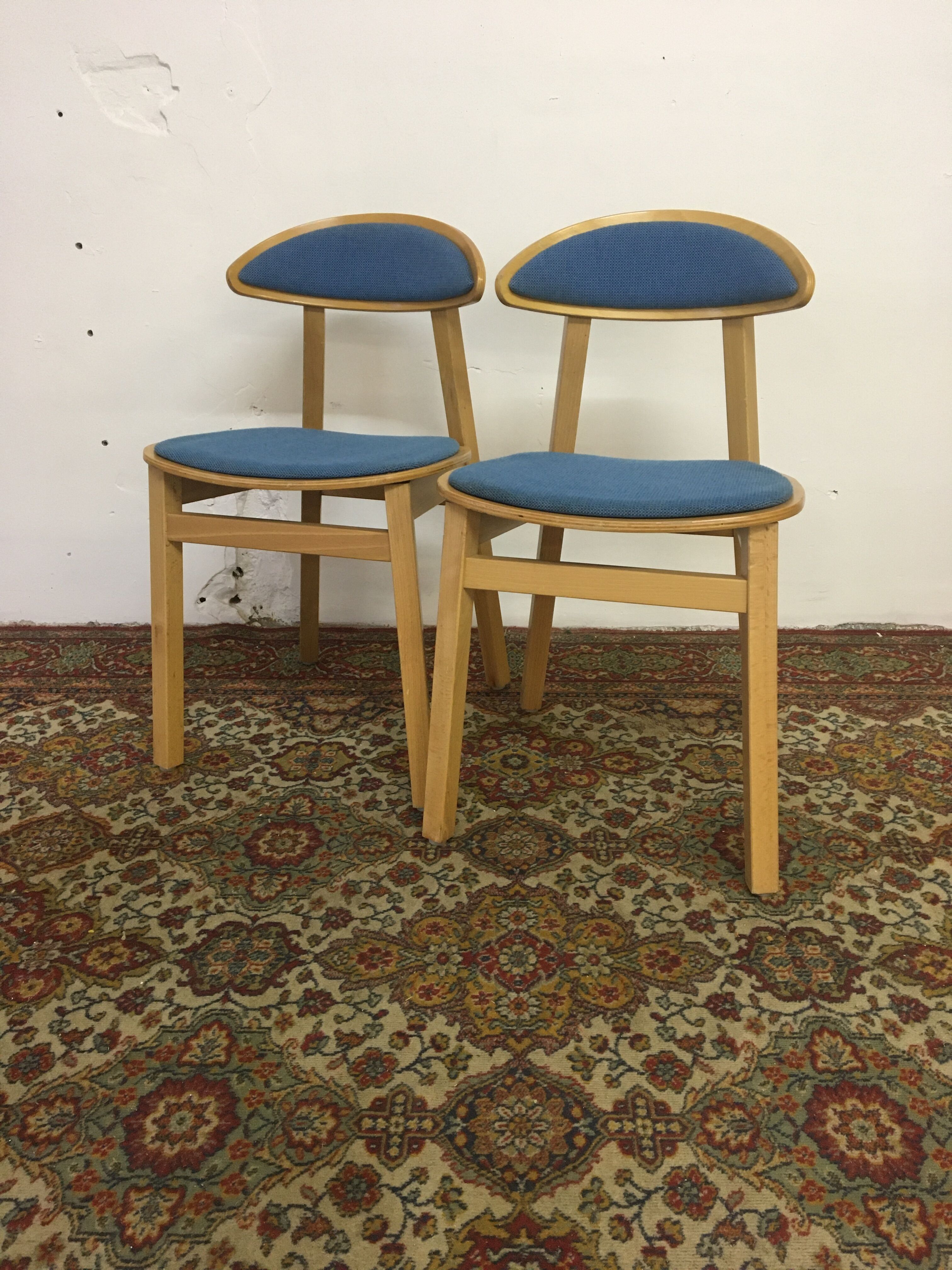 Chaises scandinaves années 80