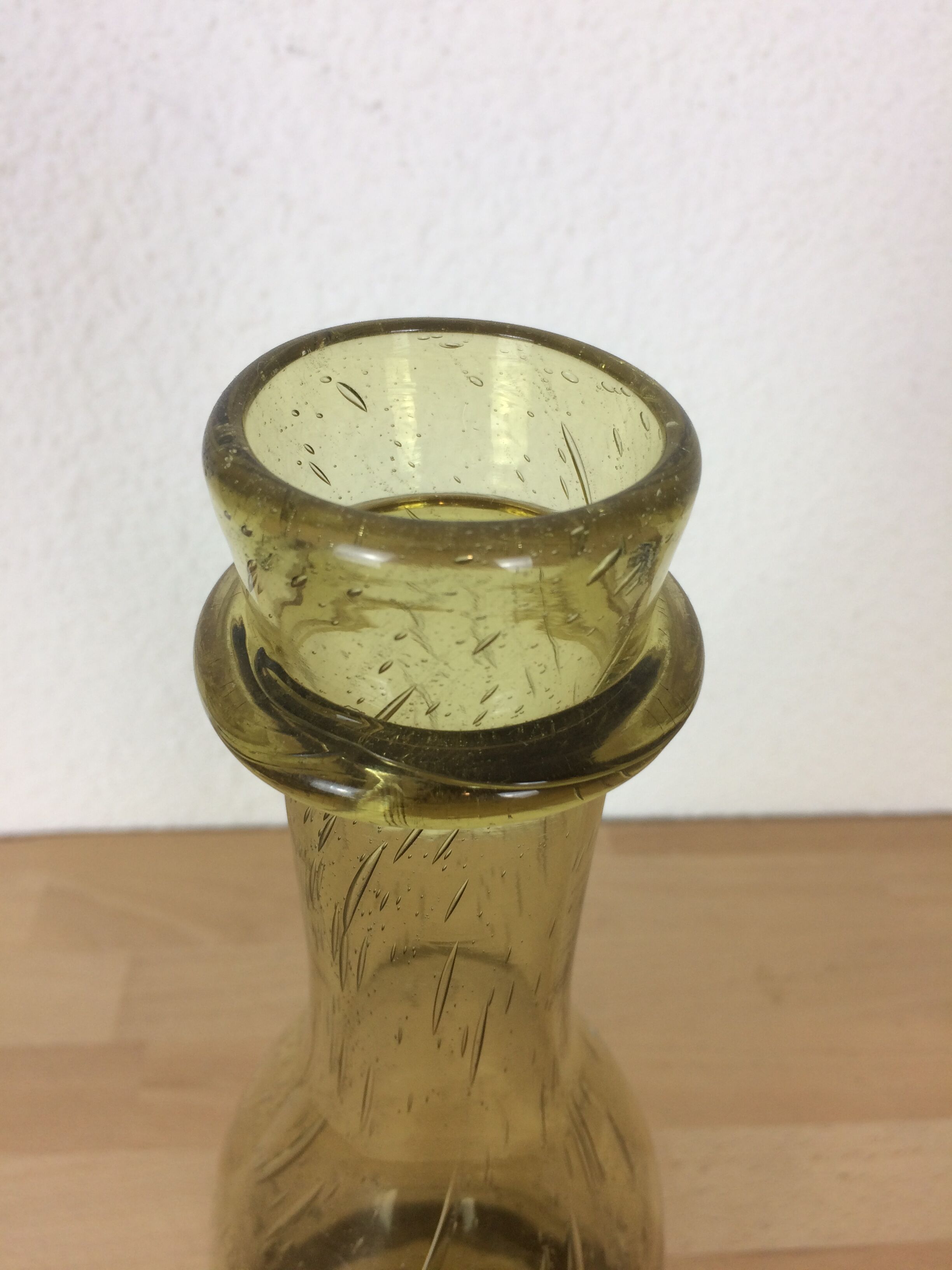 32 cm vase in green bubbled glass