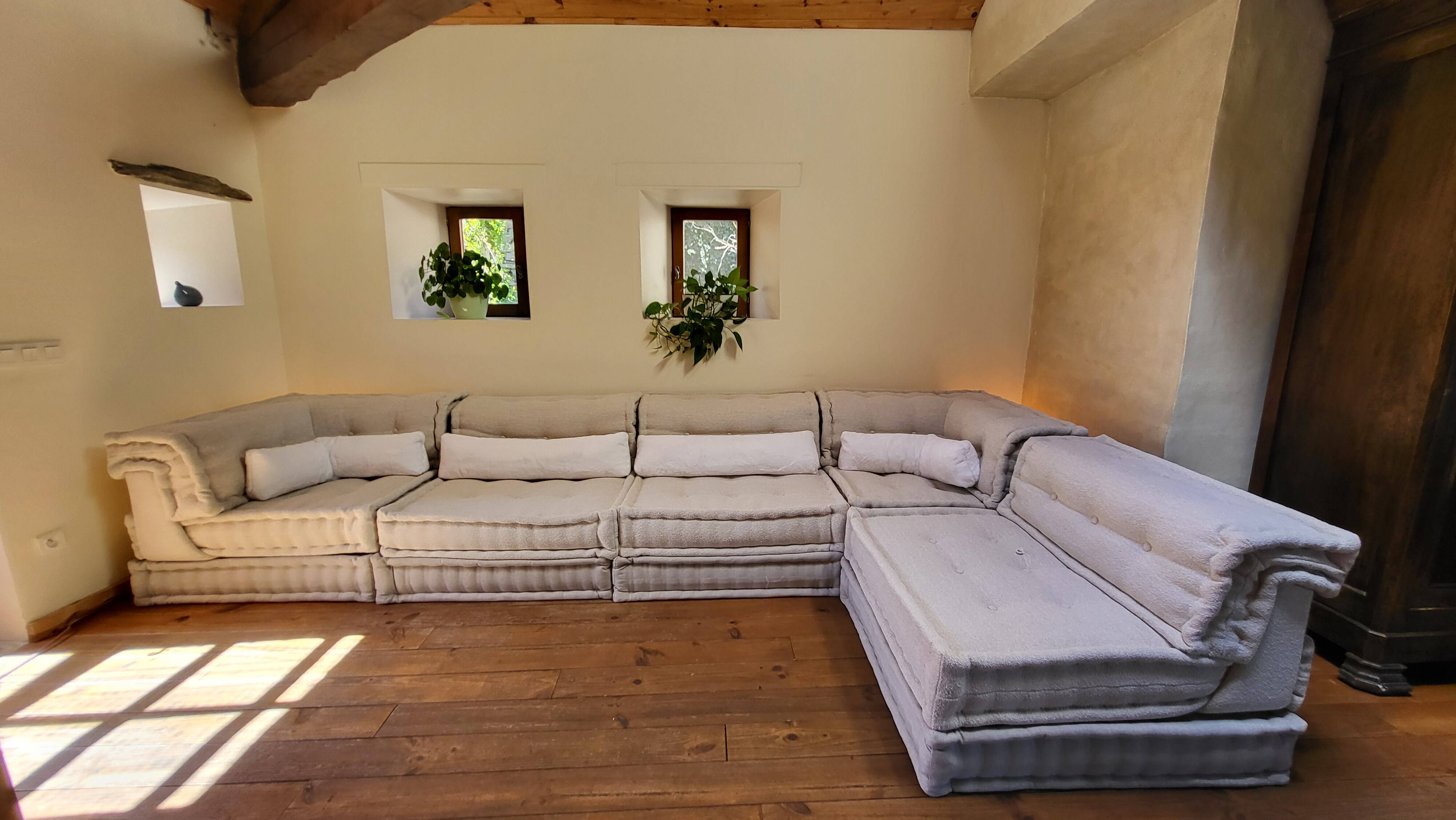 Mah Jong sofa by Roche Bobois in beige by Hans Hopfer, set of 7 modules.