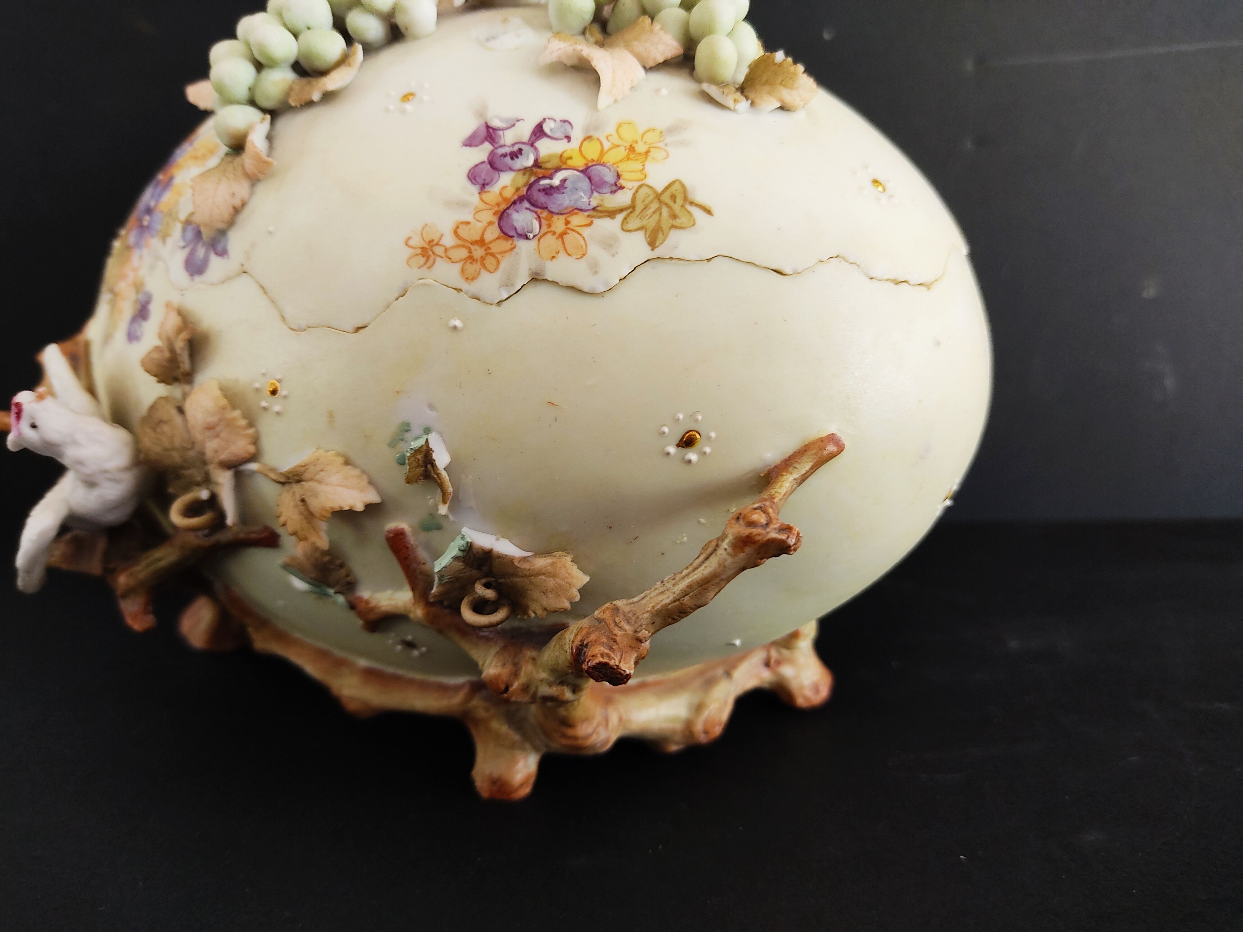 19th century egg-shaped porcelain box