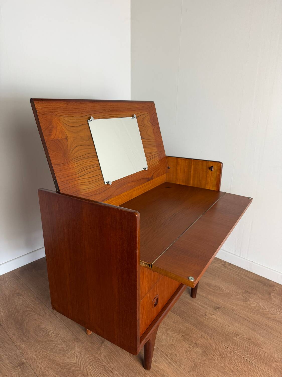 Vintage teak dressing table / chest of drawers – Scandinavian design, 1960s