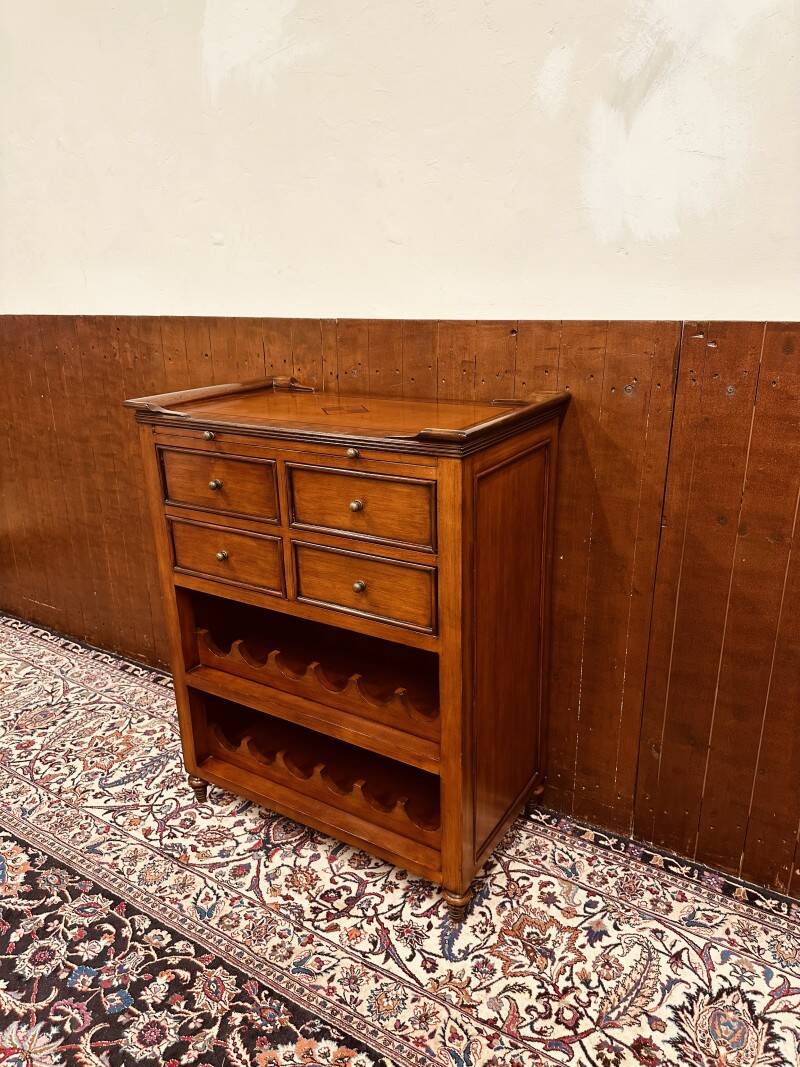 Armoire à vin anglaise classique