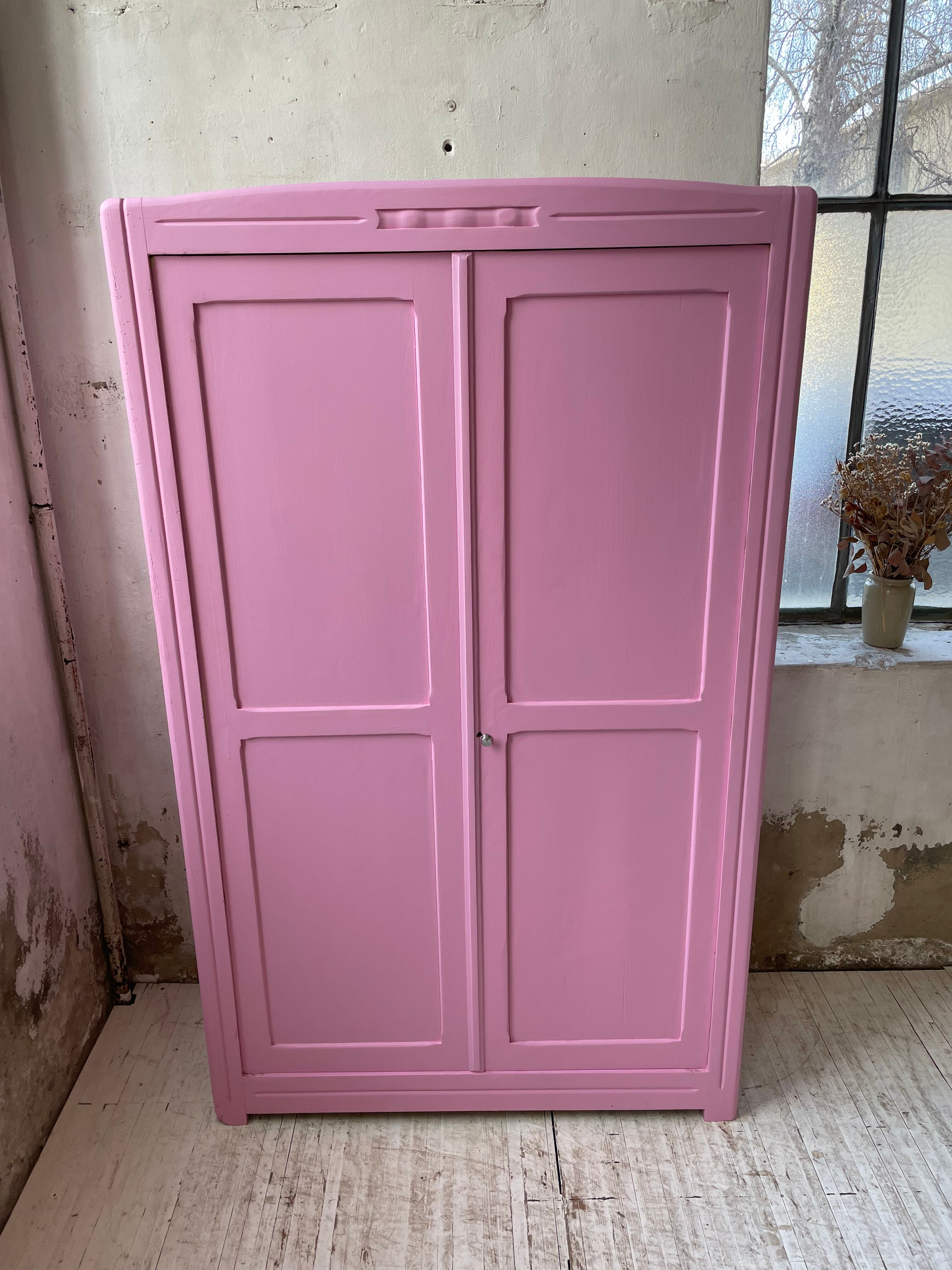Pink knitted cabinet