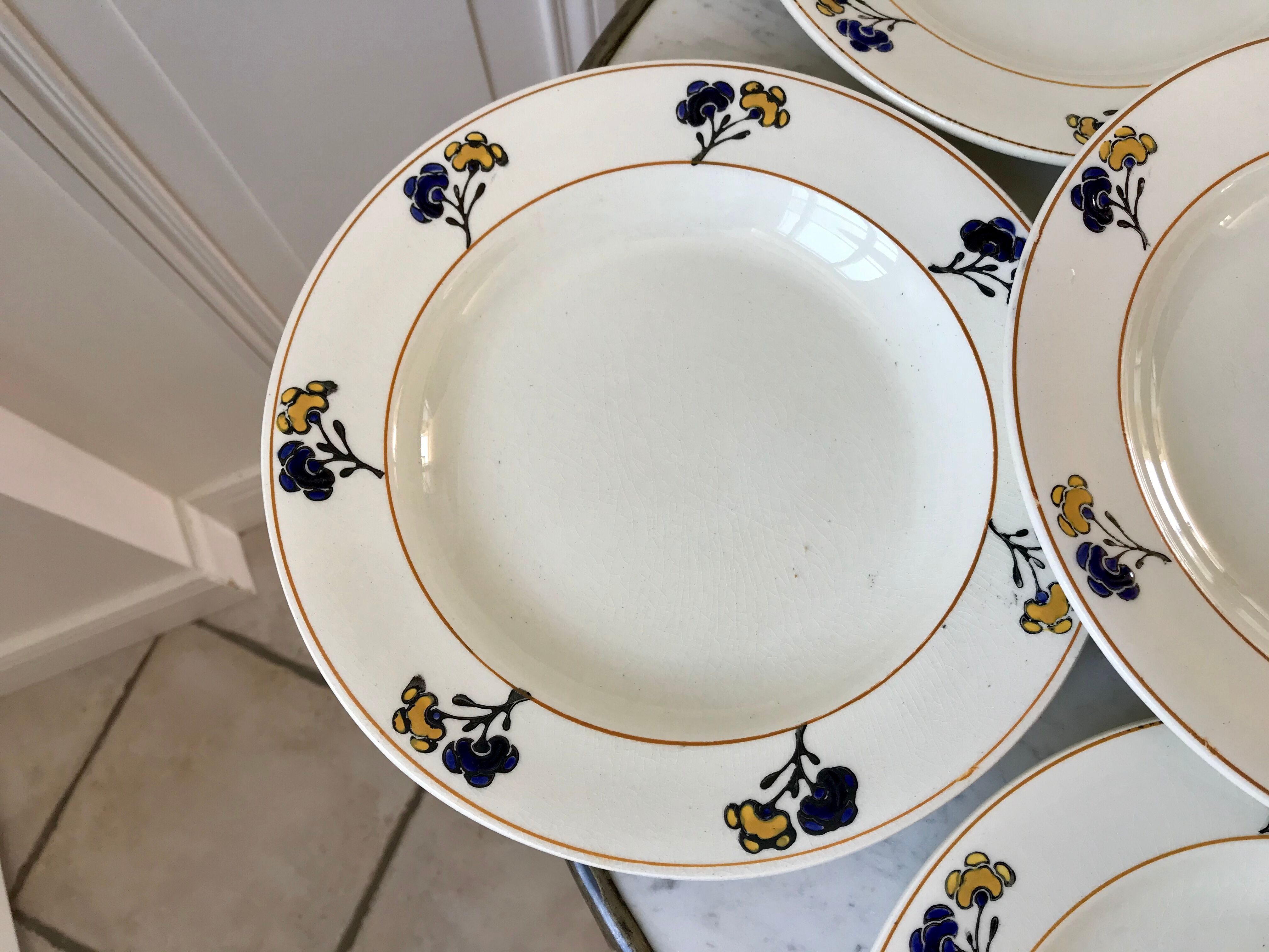 Lot de 6 assiettes creuses Terre de Fer modèle "Roméo" début XXème