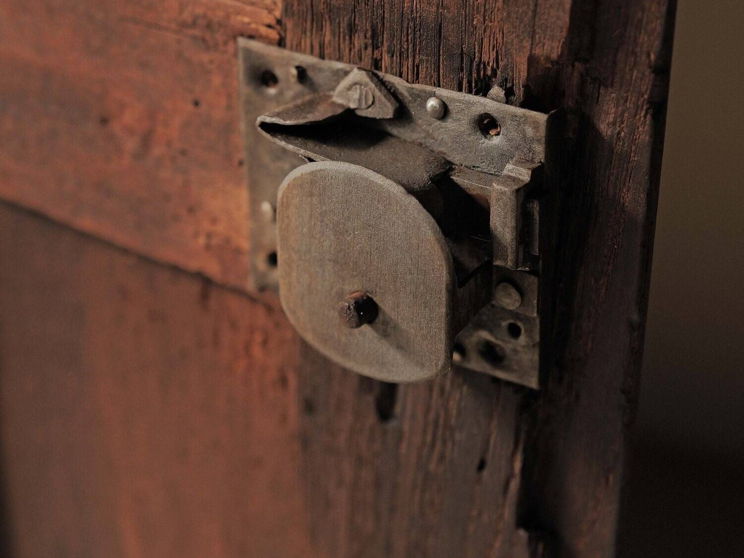 Four-door solid wood furniture, 18th century