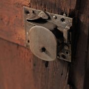 Meuble quatre portes en bois massif, XVIIIᵉ siècle